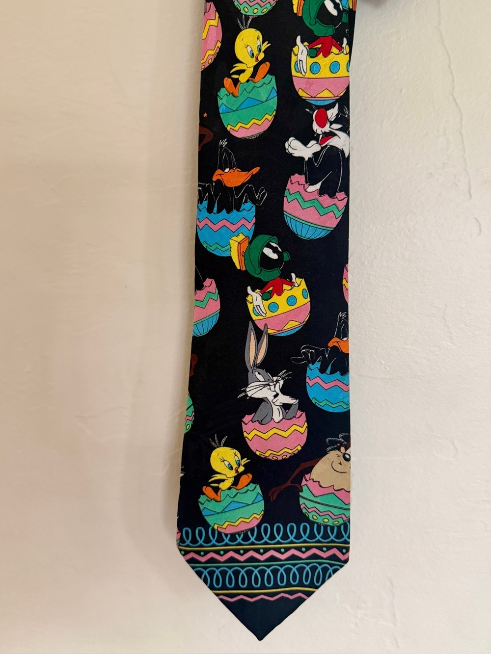 Warner Bros. Black Tie with Multicolored Cartoon Characters and Easter Eggs